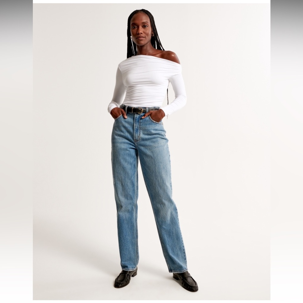 Abercrombie Ultra High Rise 90s Straight Jean